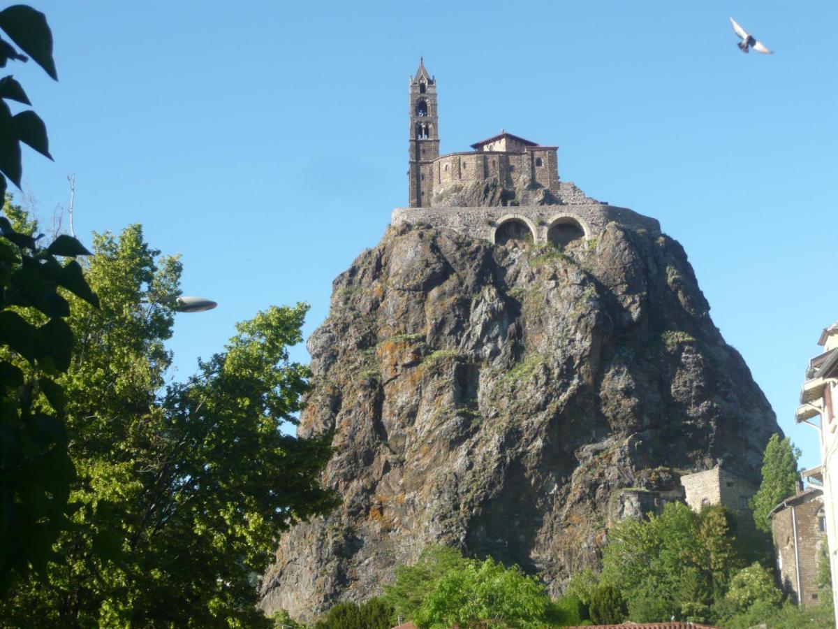 Le Petit St Clair Apartment Le Puy-en-Velay Bagian luar foto
